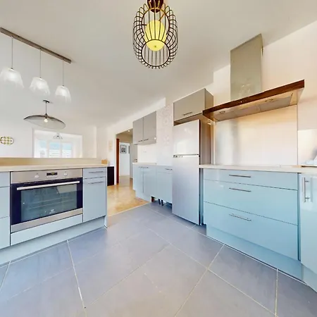 The Opal - 2bds In The Center Daire