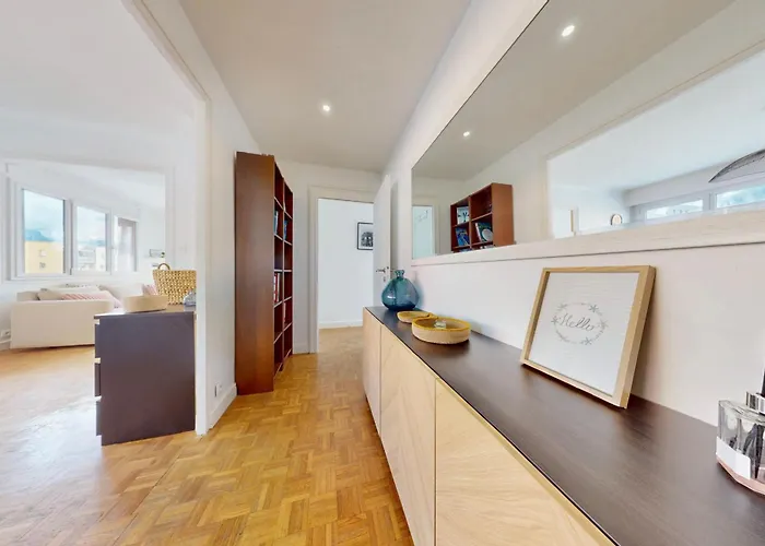 The Opal - 2bds In The Center Apartment *